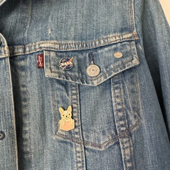 Levi's Light Blue Denim Jacket with Pins Size L - Picture 3 of 8
